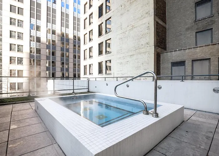 Loop W Pool Gym Lounge Nr Riverwalk Chi-648 * Chicago