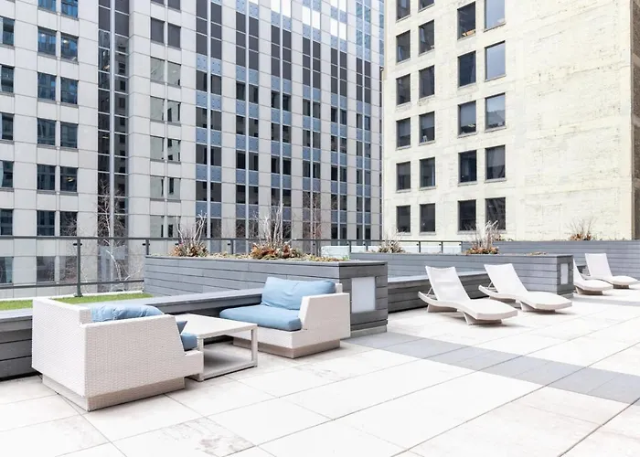 Loop W Pool Gym Lounge Nr Riverwalk Chi-648 *