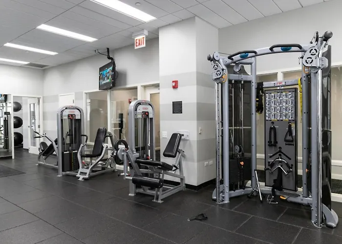 Loop W Pool Gym Lounge Nr Riverwalk Chi-648 * Chicago