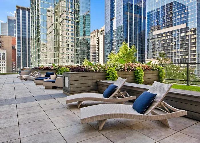 Loop W Pool Gym Lounge Nr Riverwalk Chi-648 *